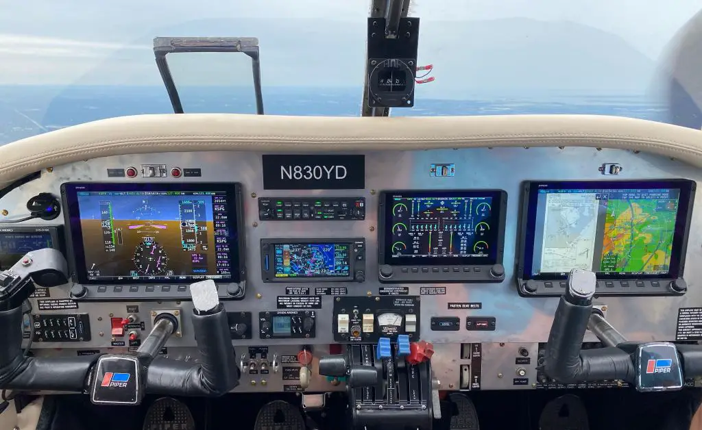 Piper PA-34 Seneca Cockpit